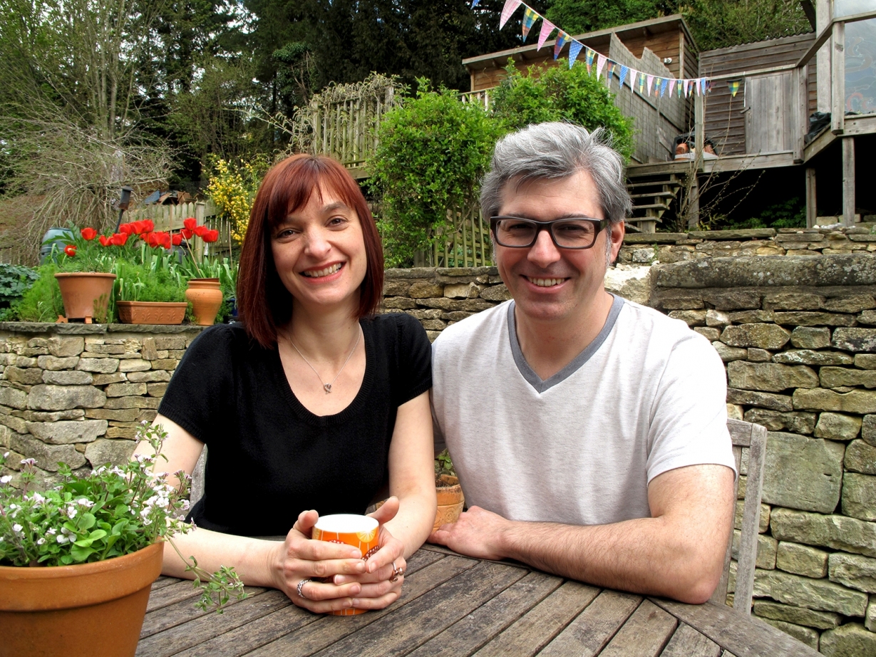 Gavin and Isa lookinf friendly